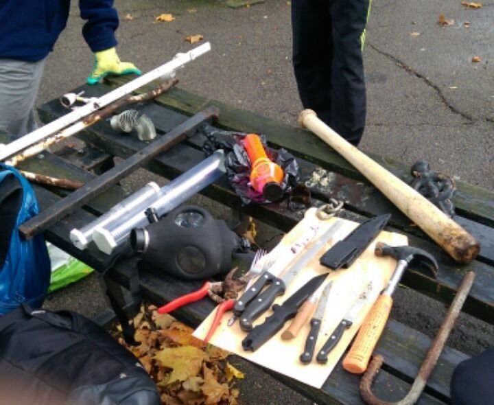 HuxleyCo's tweet photo. "@metpoliceuk: This cache of weapons &amp; a gas mask was in Beckton Park #Newham @s_antony123 put down the slinky https://t.co/13GYE0HJbX"