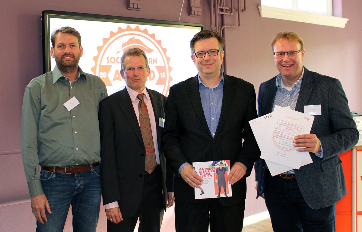 Trots! Vandaag hebben wij de Social Return Award in ontvangst genomen van de <a href="/gem_groningen/">Gemeente Groningen</a> bit.ly/visschedijk-so…