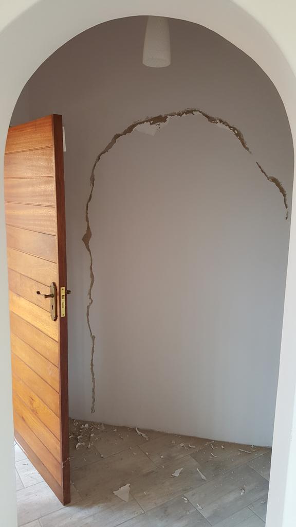 mrcprojects's tweet image. Open cracks on walls, and refill with medal 90. Still in progress in Highveld Park Centurion