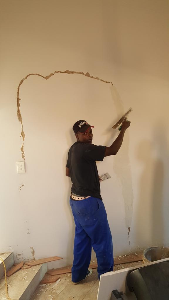 mrcprojects's tweet image. Open cracks on walls, and refill with medal 90. Still in progress in Highveld Park Centurion