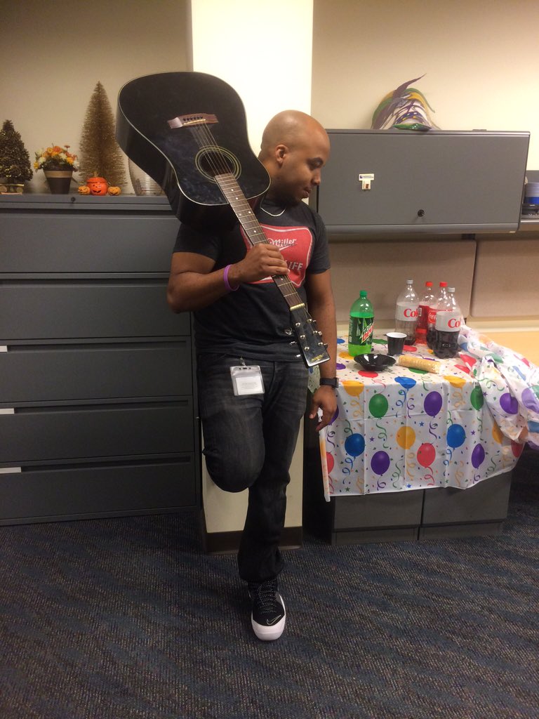 lesterd88's tweet photo. @SupaCoolAC85 @TheMikeBagley Ol SPJ came in "costume" as Hootie he's a dead ringer #ItsNotACostume https://t.co/VFBCuvLTu4