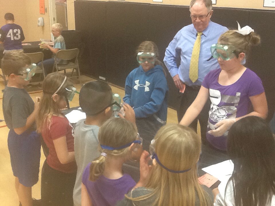 tanyalayneander's tweet photo. Young scientists at Silver Creek share their knowledge at the Spooky Science Fair as Dr. Lea looks on. https://t.co/Rq98qWvn1T