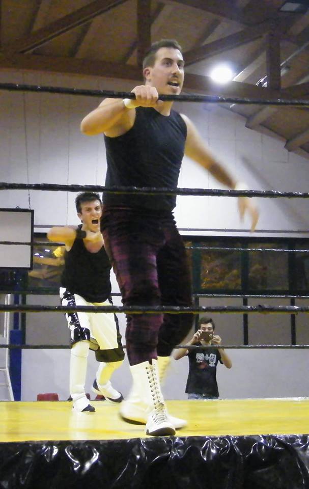 DomizianaRoy's tweet photo. i miei lavori #wrestling #wrestlinggear #madeinitaly #madebyme @Nico_T18 #DannyPrice #iCW #italian @tartan #velvet https://t.co/hhhWOPvrdv