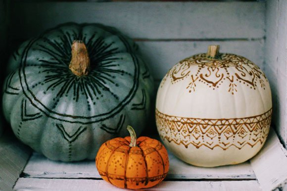 FreePeople's tweet photo. A twist to pumpkin decorating #ontheblog // https://t.co/pFC5vErAC5 https://t.co/yA2VLDUgb5