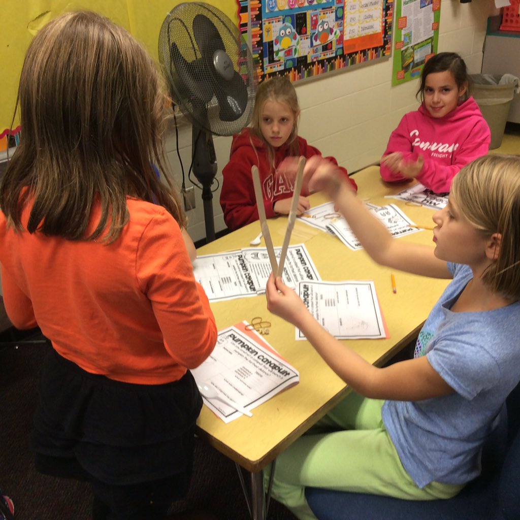 MrsKadrlik's tweet image. Catapulting pumpkins #cfelem #CFGrade3 #spookySTEM