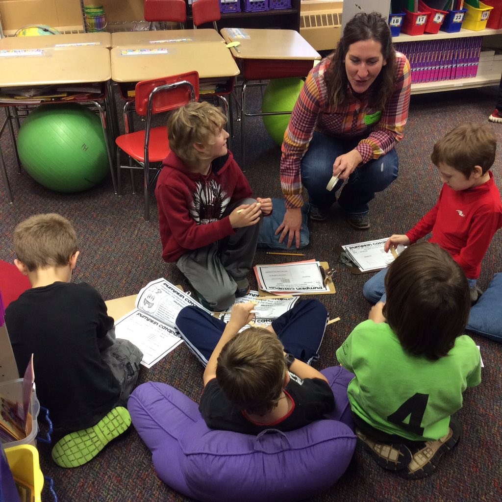 MrsKadrlik's tweet image. Catapulting pumpkins #cfelem #CFGrade3 #spookySTEM