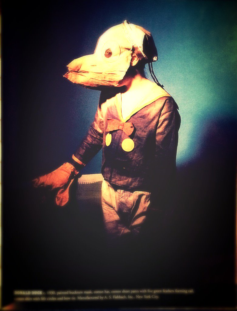 GlasgowLib's tweet photo. Some inspiration for the kids’ school #Halloween costume #donaldduck #mitchellstacks https://t.co/5Biq1JjRJv https://t.co/XBLftOxmBz