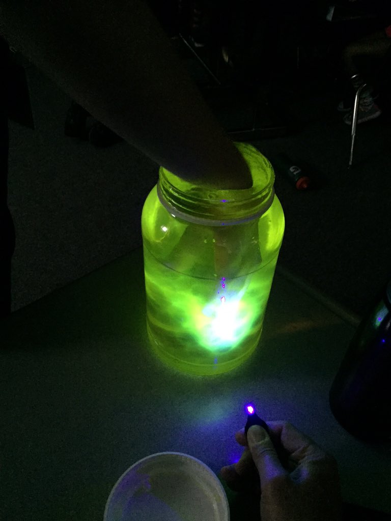 treyw97's tweet photo. Ghost Eggs w 4th Ms Eckenrod's class! #eatingfrommyhand @SpanglerScience @SteveSpangler #KidsDeserveIt #eddins #tlap https://t.co/GgsIkPpG4X