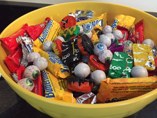 Jdossowens's tweet photo. Well, there goes my willpower. #Halloween https://t.co/5niuS20E0u