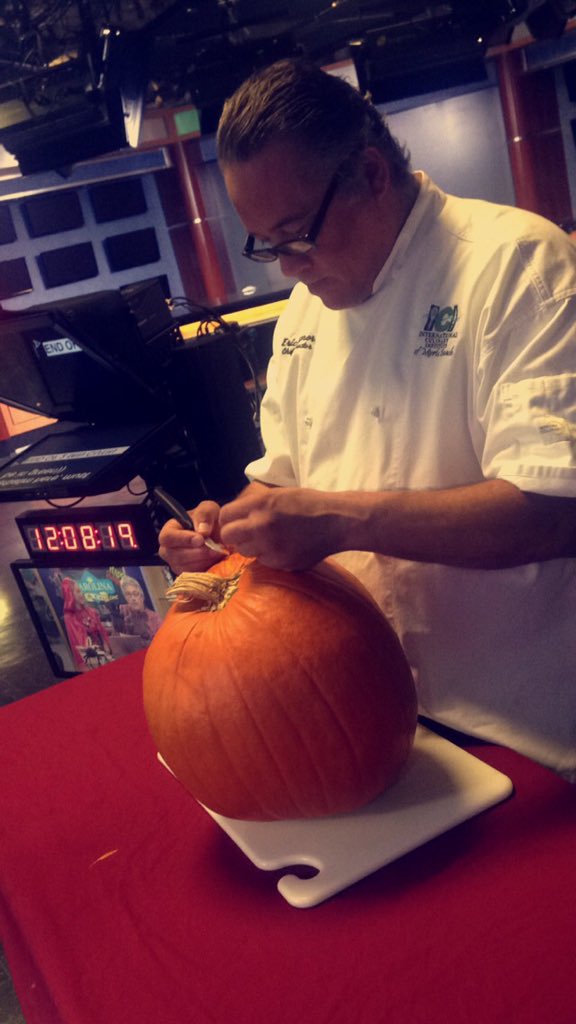 Carolinaandco's tweet photo. Pumpkin Carving happening right now in the studio! Make sure you are watching! https://t.co/EPeOyNUOdt