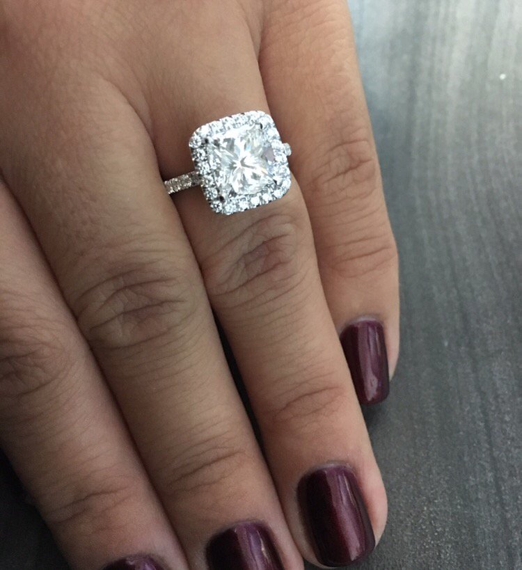 shenoadiamonds's tweet photo. @arubamarriott #shenoadiamonds #create #desire #excellentcut #precious #oneofakind #rememberherreaction #buildit #hi https://t.co/FYezsPdREq