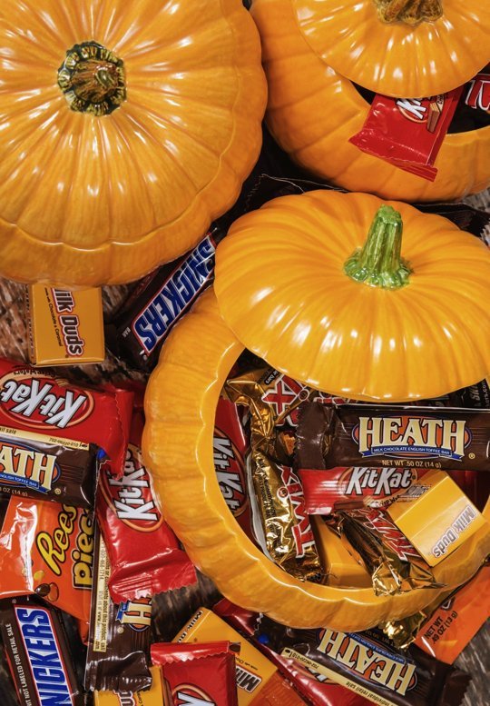 iamhalloweencom's tweet photo. This Is What Your Favorite Halloween Candy Says About You — A Strictly Scientific Quiz https://t.co/UTZ9LQTIBT https://t.co/b1ImpnAwq2