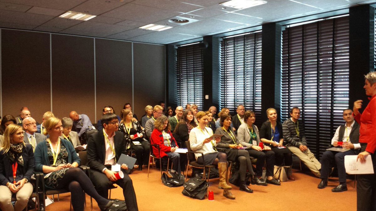 iborganization's tweet photo. Tell us: what's your leadership style? These #IBDP coordinators explore their decision-making skills at #IBAEM2015. https://t.co/NqGr4Ptl3N