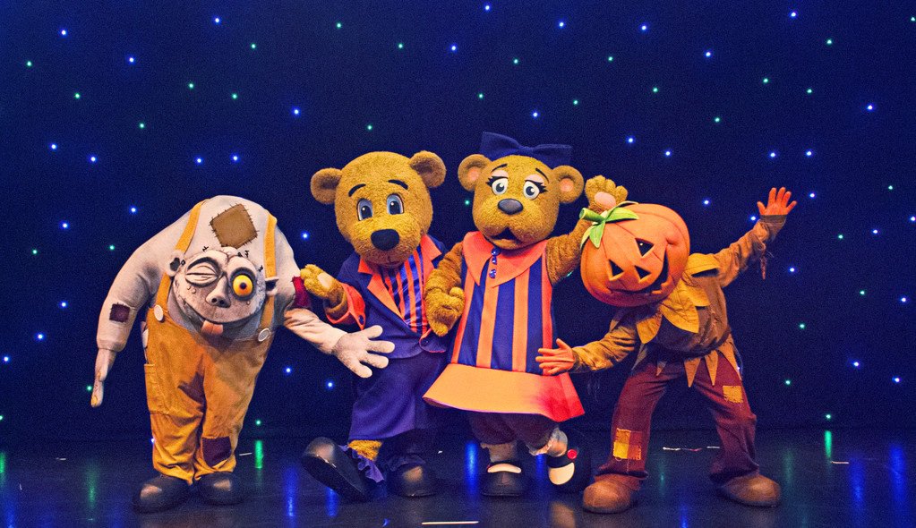 Butlins's tweet photo. #HappyHalloween from everybody at Butlin's! Have a frightfully fun day! https://t.co/izzc0uHX2p