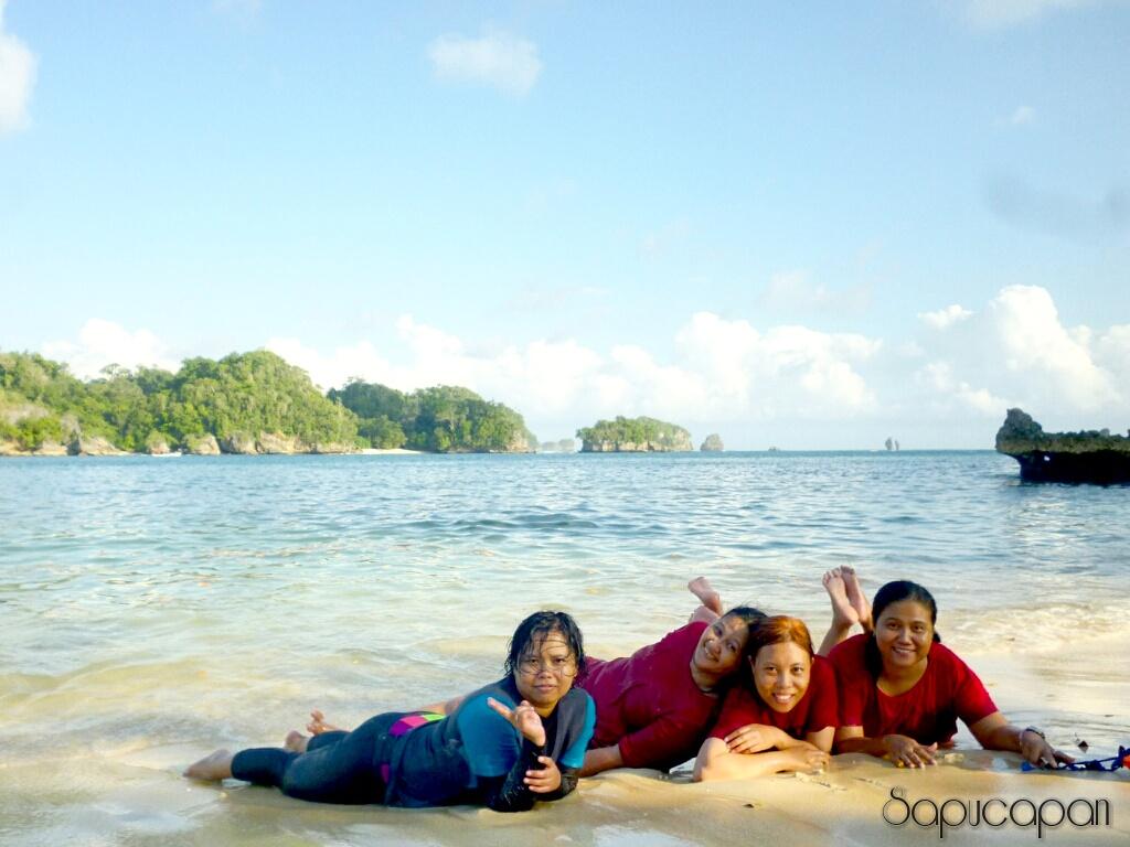 Pantai paling ngehits di Malang Selatan.. Trip min 6org : IDR.450K #Pantai3Warna #Backpackertrip #MalangSelatan