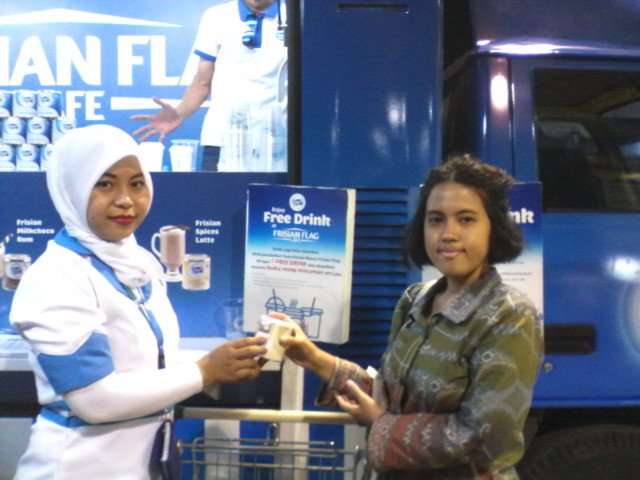 SwastiDewi10's tweet photo. @susu_bendera Coba kemasan br yg simple & praktis. Tinggal #KlikTarikTuang #FFCafe Ga pk capek :) https://t.co/o2g2yMG2x9