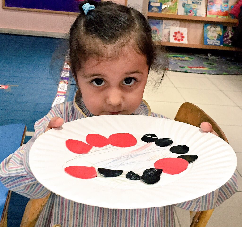 reem_chams's tweet photo. KG1"C" learners made pepperoni pizzas #creativity #CircleShape @DawhaHighSchool https://t.co/RpJlPndXaz