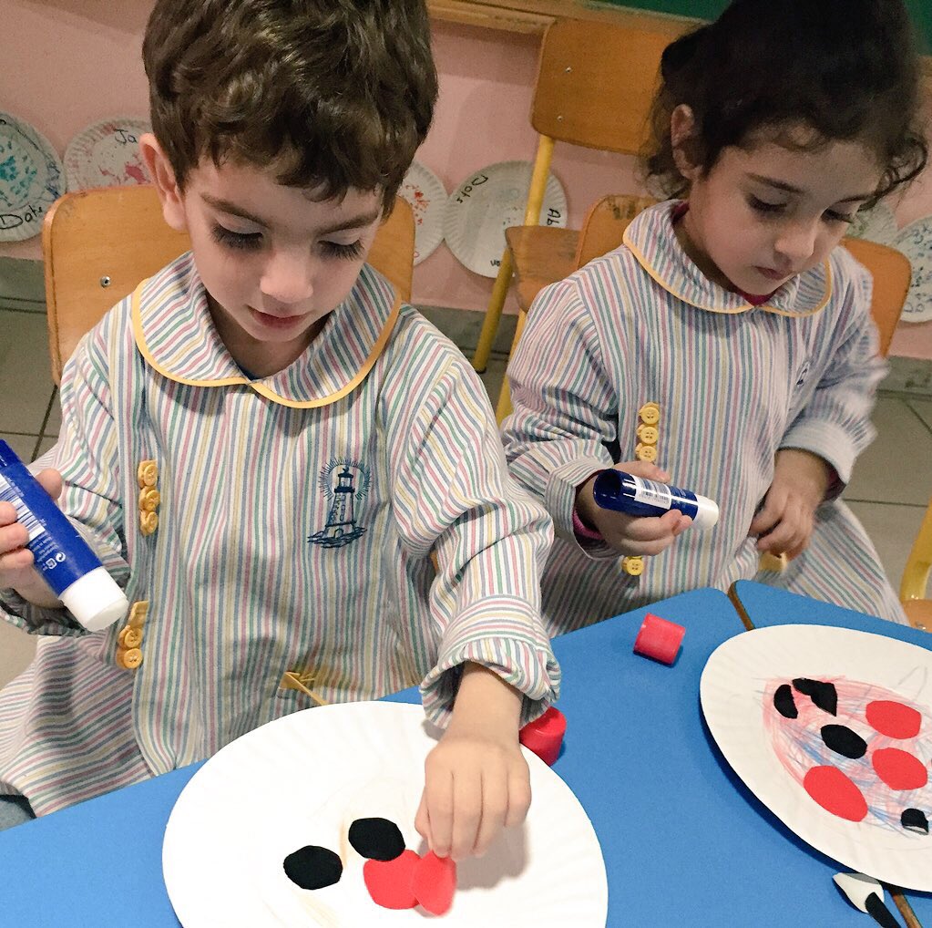 reem_chams's tweet photo. KG1"C" learners made pepperoni pizzas #creativity #CircleShape @DawhaHighSchool https://t.co/RpJlPndXaz