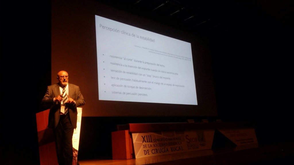 QGE79's tweet image. El Profesor Mariano Herrero en #secibbilbo2015 sobre estabilidad del implante y #osstell #klocknerimplantsystem
