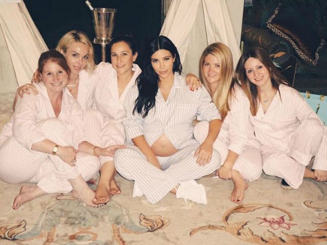gpsidhuu's tweet photo. Inside Kim ... - https://t.co/PJXAIuJLFm
#2015 #CaraDelevingne #GigiHadid #KanyeWest #KimKardashian https://t.co/kylvxgiegx