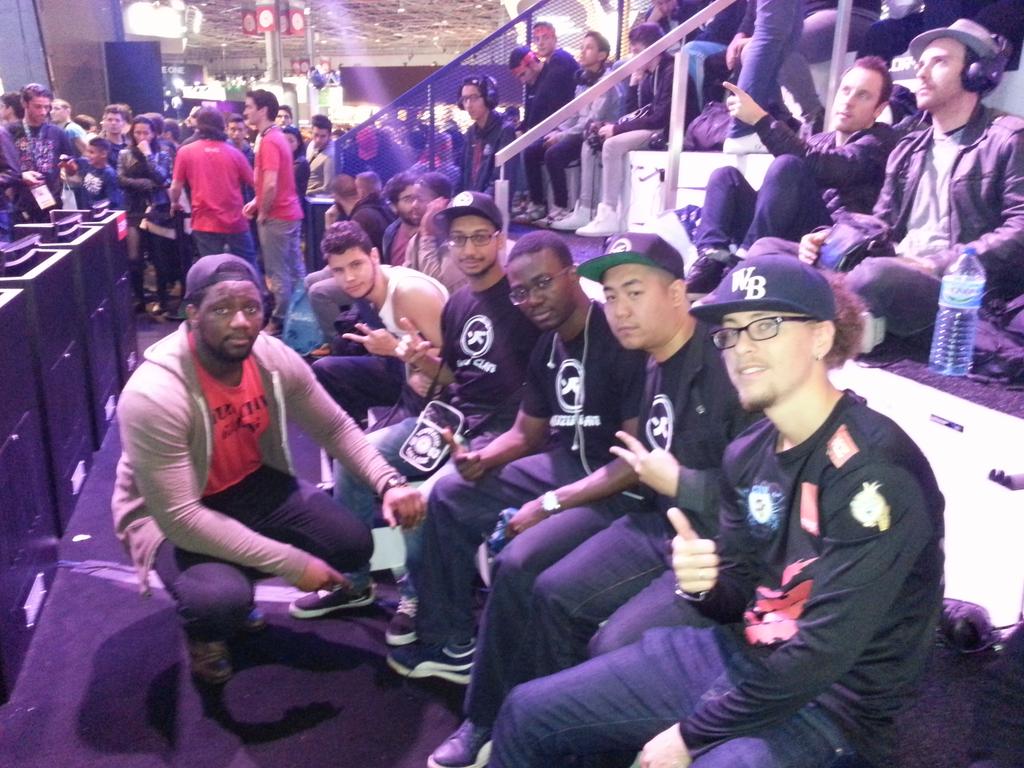 WhiteBl4ck's tweet photo. Avec la team @YuzyClan au #PGW. Au fait, je suis en winner final sur MKX ;) @cdvlampard @CDV_Yugi #TeamCDV Leggoooo https://t.co/Tem8IYz01B