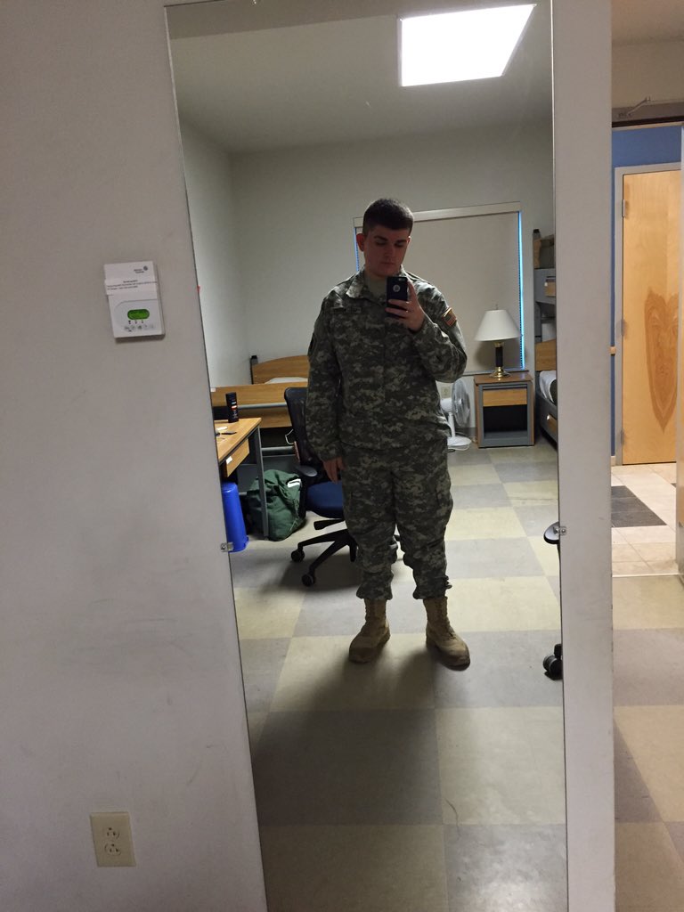 chewbert63's tweet photo. My "Halloween costume" #Isiskiller #USAUSAUSA #Murica #🇺🇸🇺🇸🇺🇸 #🚁🚁🚁 #15T https://t.co/9UzFeCv5nV