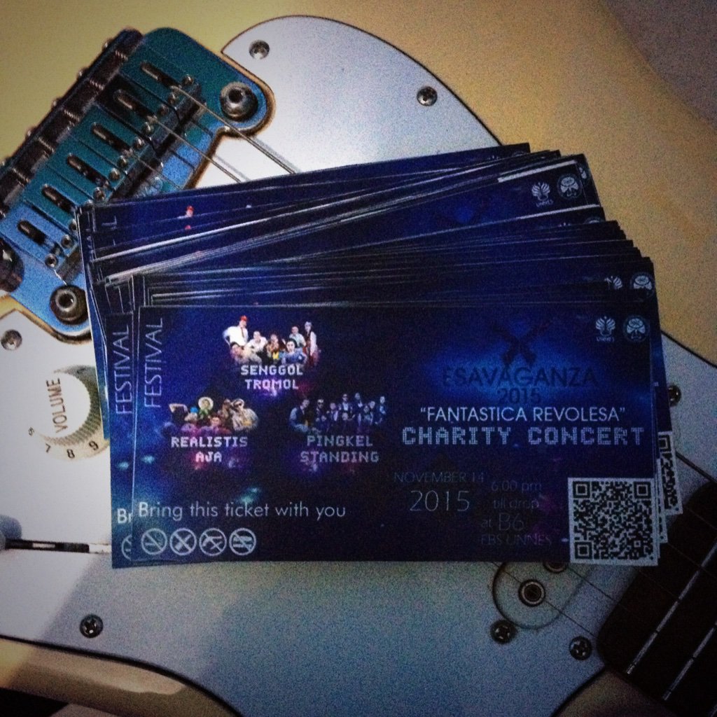 Joyspring_id's tweet photo. Akan ada penampilan @senggoltromol @StandingPingkel di #esavaganza2015 dptkan presale hanya 10rb saja...😎👍 https://t.co/5Sm4I9CWsZ