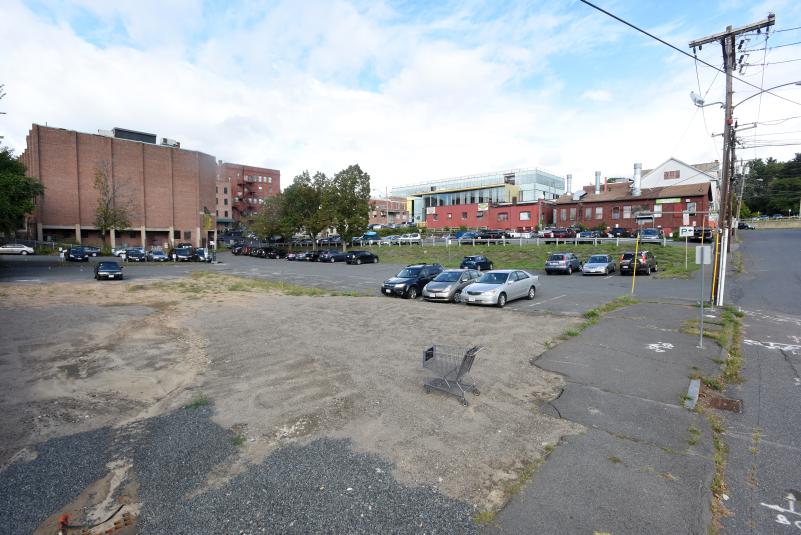 TheRecorderNews's tweet photo. Mayor calls parking garage ‘a doomed project’: State turns down 4th request for money. https://t.co/69YKTsfTmr https://t.co/3HYoqdYybg