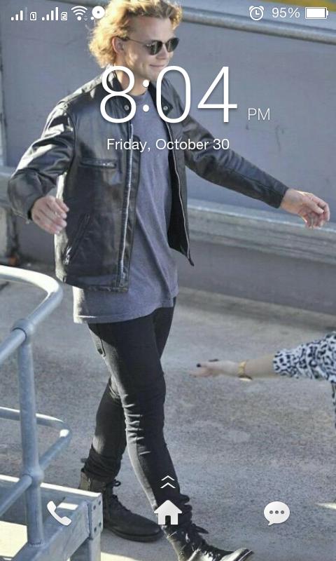 senpaislayout's tweet photo. 🌸 free ashton irwin lock screen!

fave if using / saving! 💓 https://t.co/0DBhxBP17c