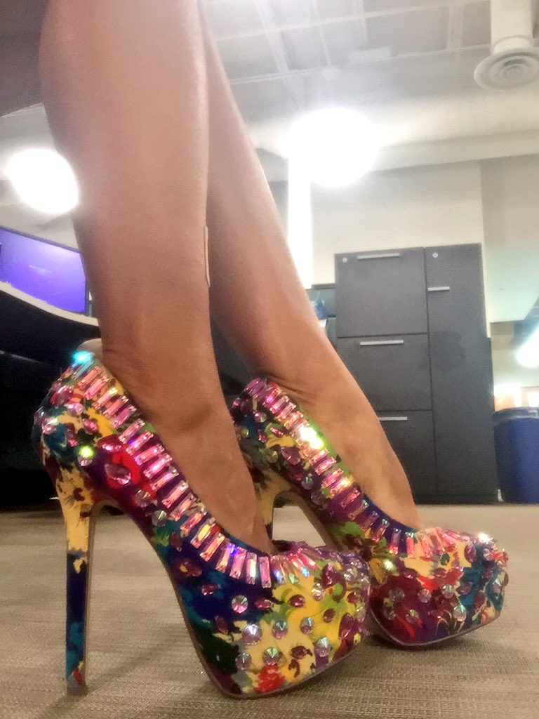 JaceyBirch's tweet photo. Jacey's "Almost-Halloween" #Shoefie - in honor of the holiday: my "Trick-or-Treat" @SteveMadden Wild Heels 👻🎃💀👠👻🎃💀👠 https://t.co/1BySOMOB0B