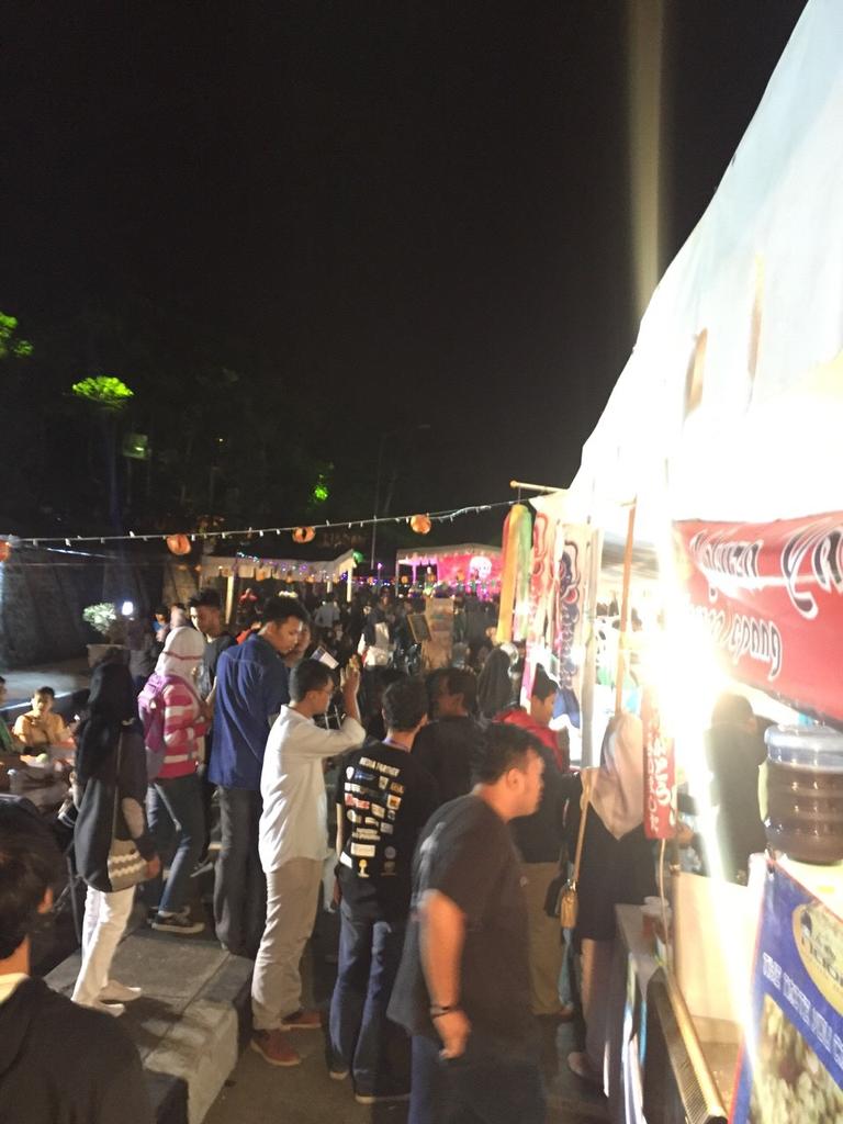 JatinangorEvent's tweet photo. Wuih, msh terasa asik &amp; serunya di Pangkalan DAMRI dalam "HAUNTED FOOD FEST" https://t.co/mTyMTQ30co