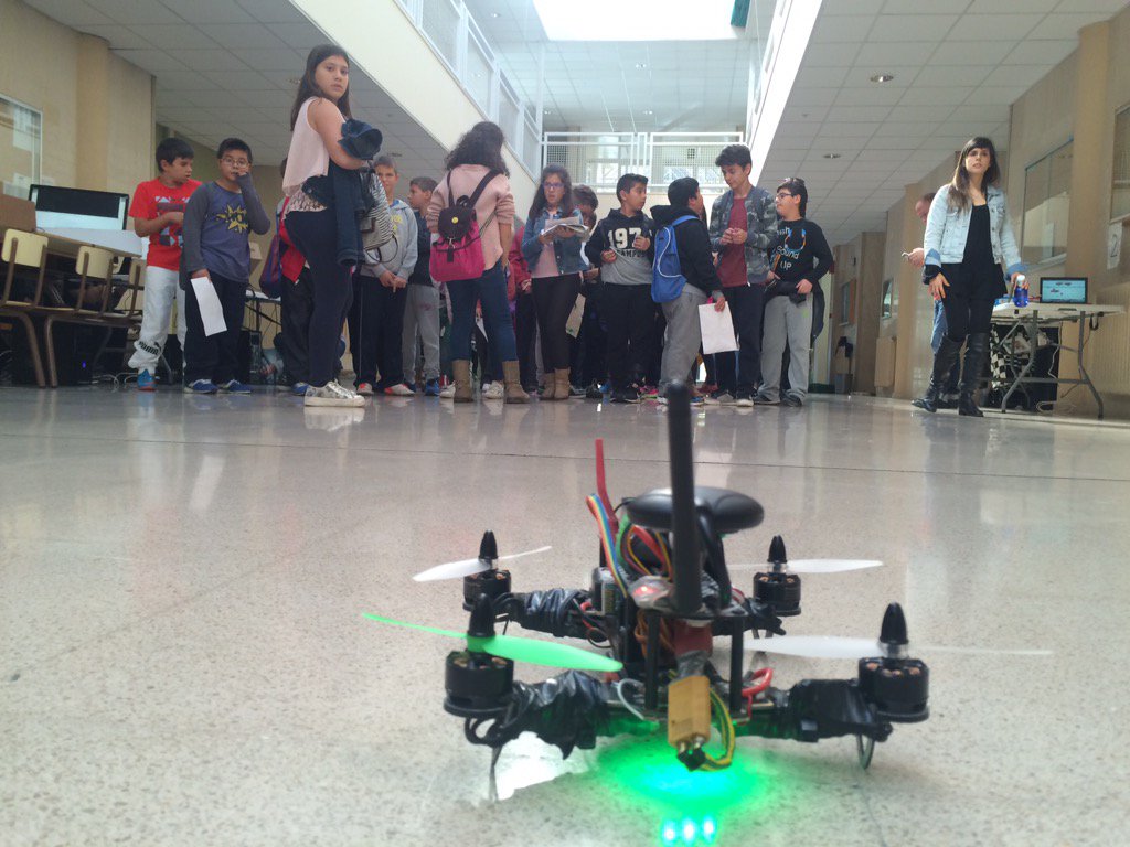 smartopenlab's tweet photo. Aplausos finales en #DesayunaConLaCiencia #drone @nakernk @jesusalonso1962 @infouex @CulturaUEx #SmartPoliTechLife https://t.co/IIR635Aaw7
