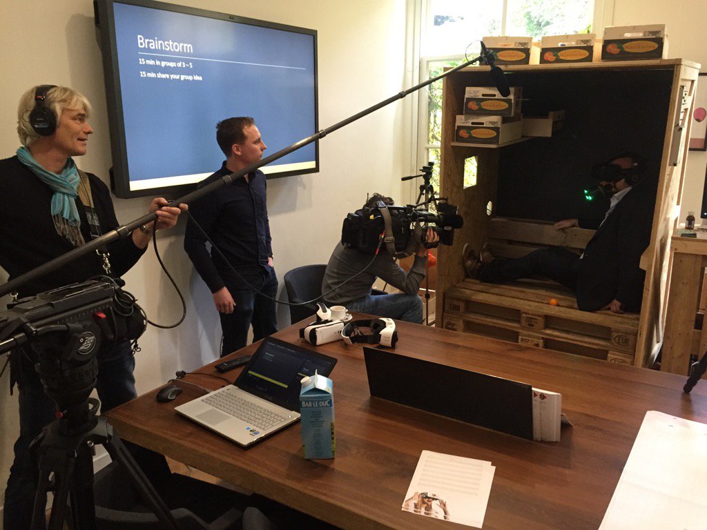 DaanKip's tweet photo. NOS verslaggever ondergaat de 'breathtaking journey' #nos #dvrd15 #breathtaking #VirtualReality https://t.co/wULn32OXJ5