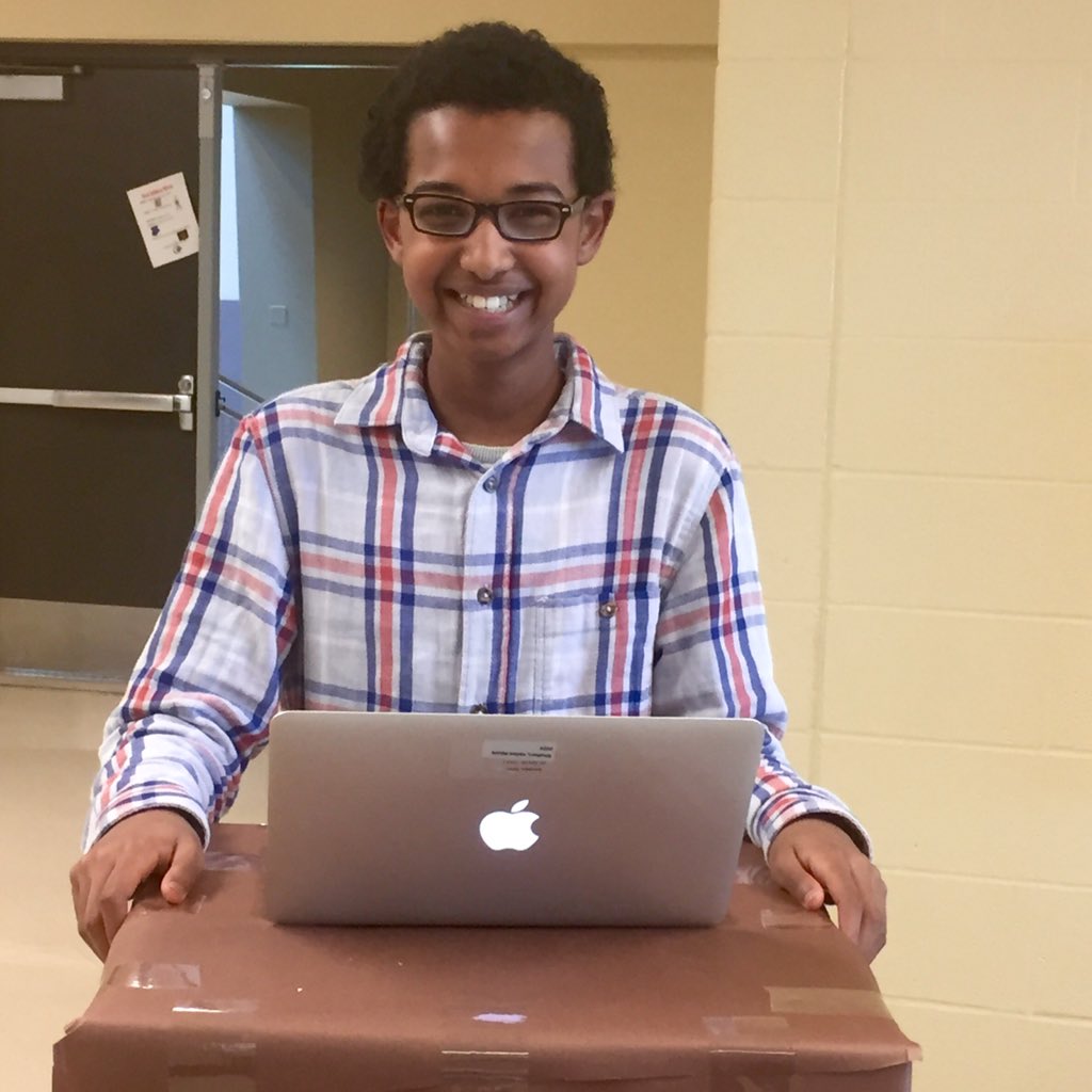 LNHSSTUCO's tweet photo. Hey, #MASCxNW! Did you hear Kid President will be at Smithville High School today?!?! @STUCOsurvivors #LNfor1VP https://t.co/zDNn42OZ04