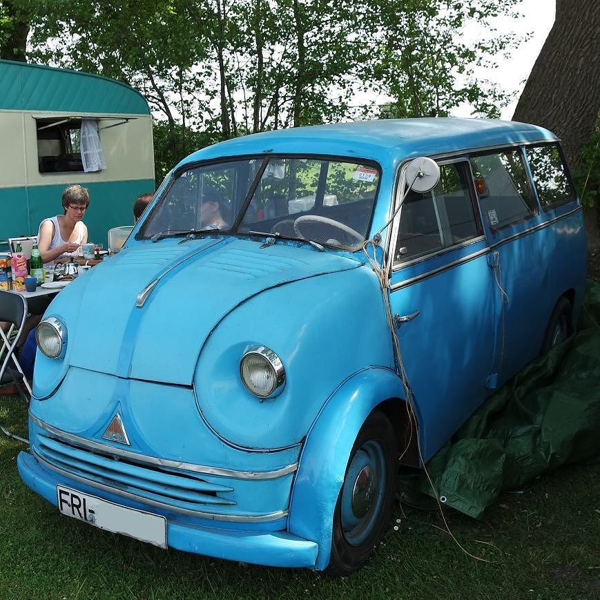 oldcar_photo's tweet photo. Lloyd LT 600 (1955–1961) at the #Oldtimermarkt in #Bockhorn in June. #LLoydLT600 #LLoyd #LT600 #classicvan #germanc… https://t.co/0NLf5xMz2t