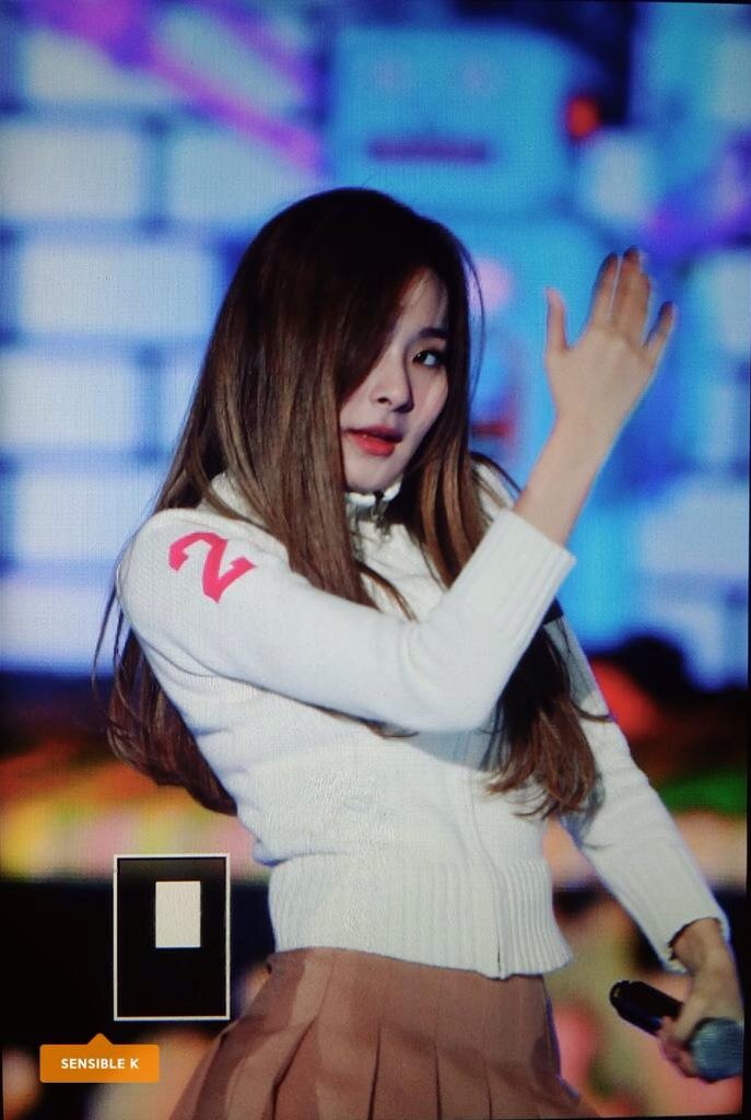 SeulgiUpdates's tweet photo. [PREVIEW] 151030 RED VELVET Seulgi at Changwon KPOP World Festival 
cr: sensible_k https://t.co/HpxprosB6Z