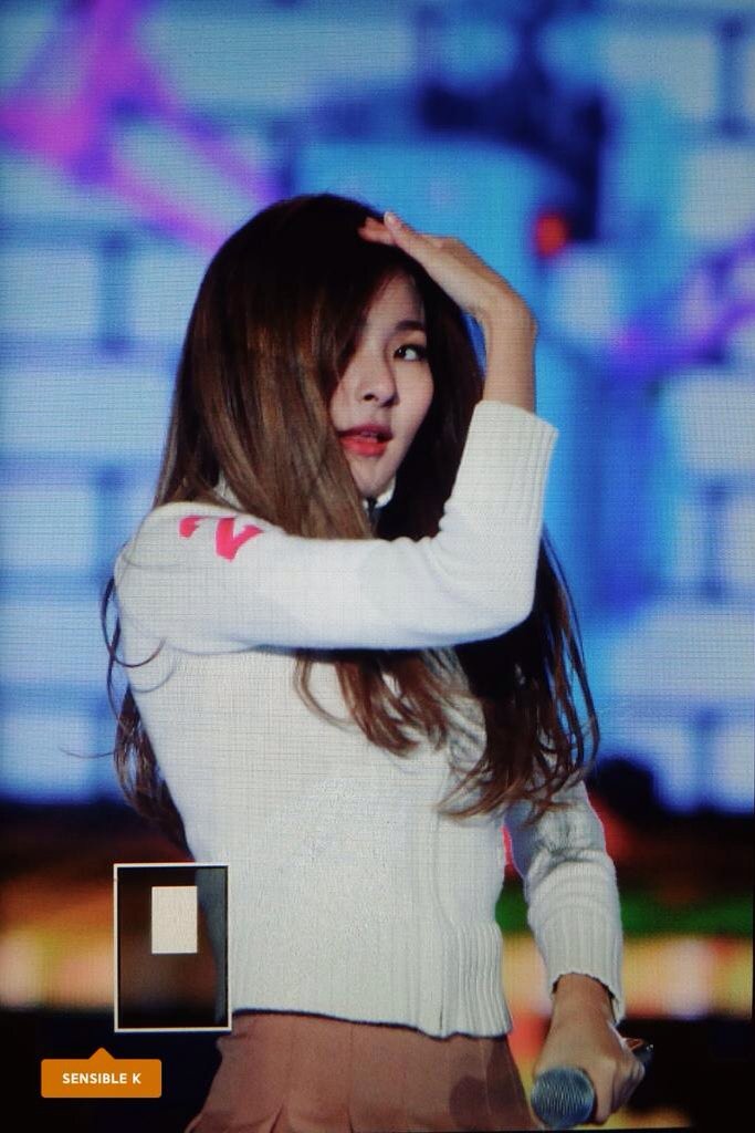 SeulgiUpdates's tweet photo. [PREVIEW] 151030 RED VELVET Seulgi at Changwon KPOP World Festival 
cr: sensible_k https://t.co/HpxprosB6Z