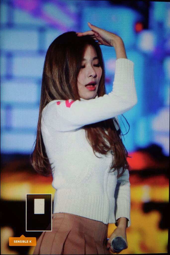 SeulgiUpdates's tweet photo. [PREVIEW] 151030 RED VELVET Seulgi at Changwon KPOP World Festival 
cr: sensible_k https://t.co/HpxprosB6Z