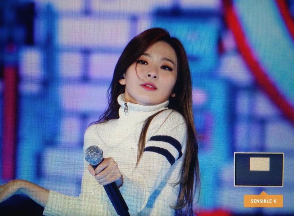 SeulgiUpdates's tweet photo. [PREVIEW] 151030 RED VELVET Seulgi at Changwon KPOP World Festival 
cr: sensible_k https://t.co/FXrPNhxLy1