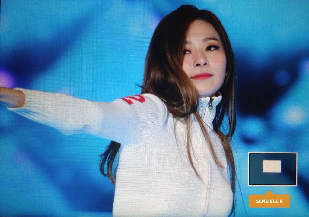 SeulgiUpdates's tweet photo. [PREVIEW] 151030 RED VELVET Seulgi at Changwon KPOP World Festival 
cr: sensible_k https://t.co/FXrPNhxLy1