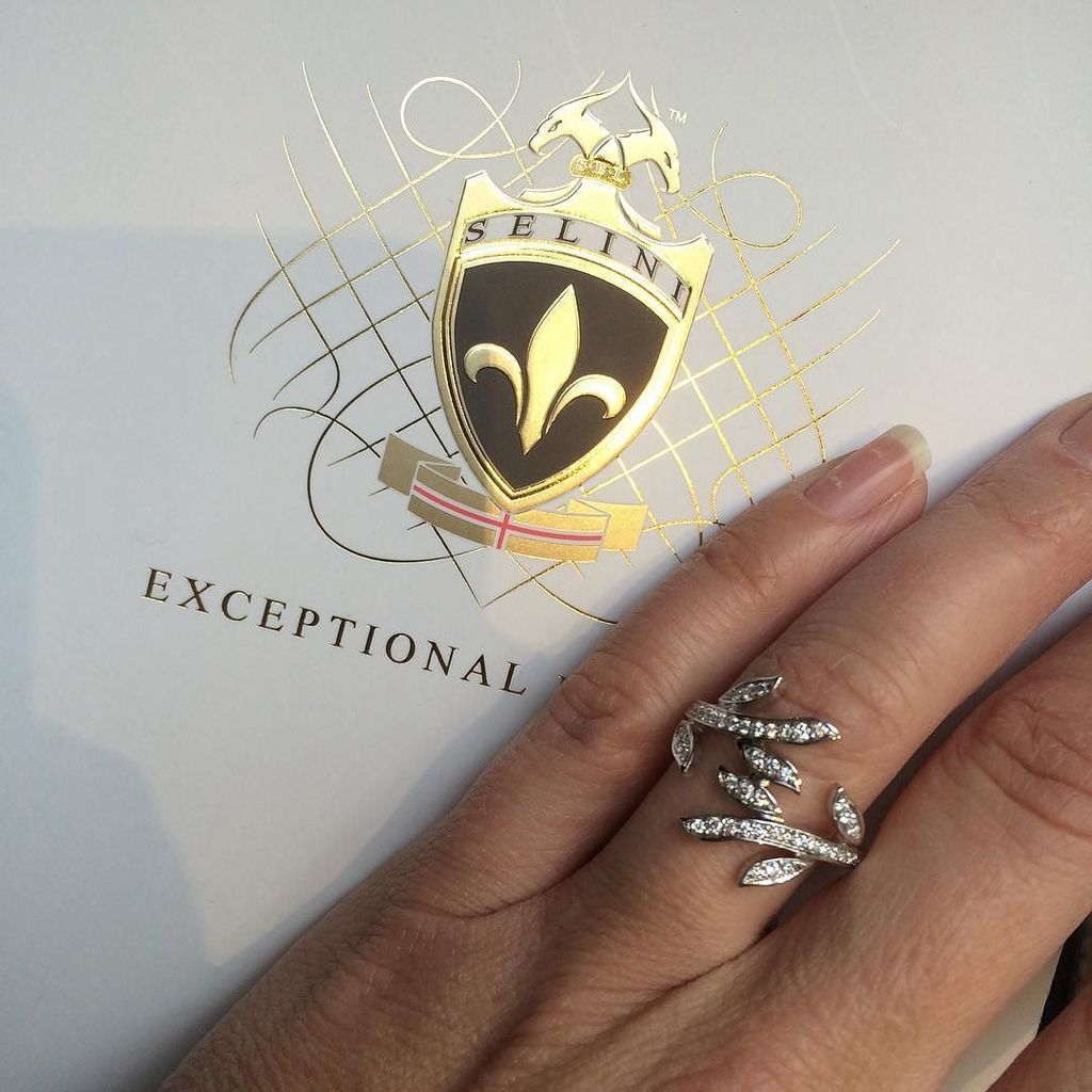 SeliniJewellery's tweet photo. #Selini #engagementrings #Proposal #autumnleaves ring diamond leaf ring https://t.co/cIXJP5q7pA https://t.co/8BCwYxlQiJ