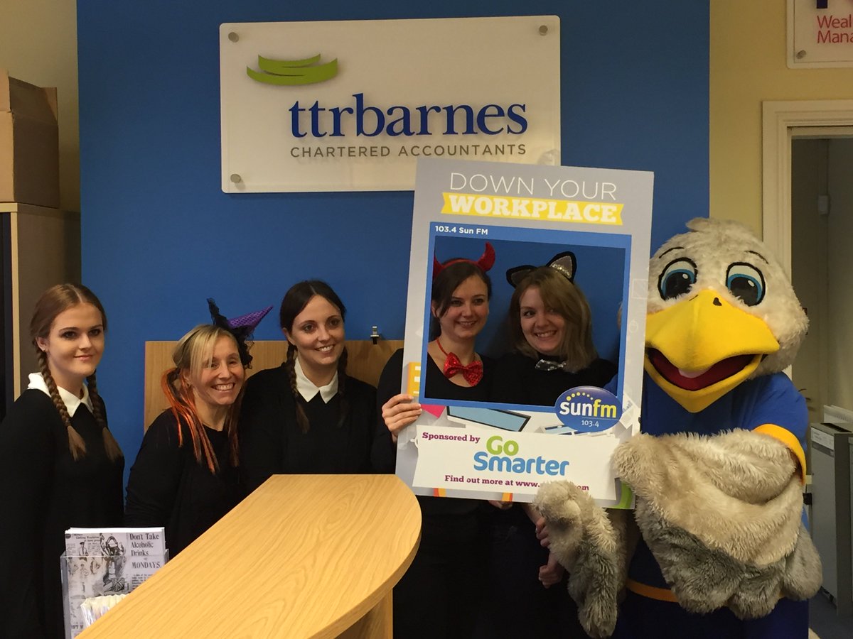 1034SunFM's tweet photo. we were at TTR Barnes today with treats for Down Your Workplace @GoSmarterToWork https://t.co/7Xim79oXEi