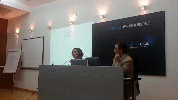 AlicanteGlobal's tweet photo. 3A sesión de las #JornadasInternacionalización con @crissivex @alicanteglobal @impulsalicante @zackers https://t.co/qxfVGWKbYh