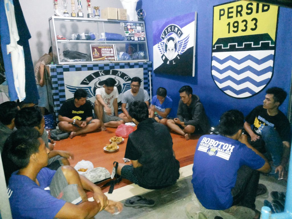 Rapat kepengurusan at sekre vb