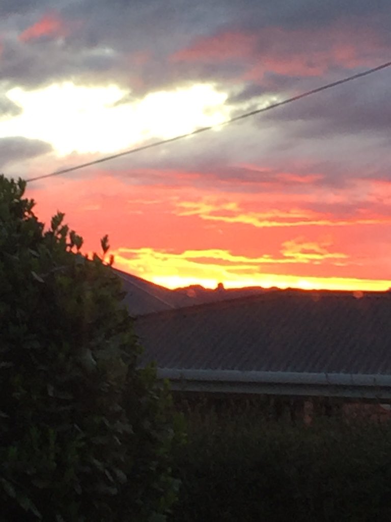 Hartoforever's tweet photo. We had such a pretty sunset this evening 🤗🤗🤗 https://t.co/gua1yOUrus