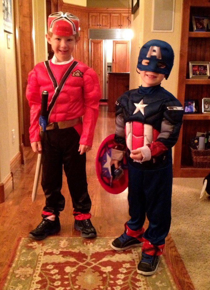 CherylPreheim's tweet photo. The world always needs super heroes.
A favorite costume for my sons! #HalloweenMemory #9newsmornings https://t.co/QynWyBqiy2