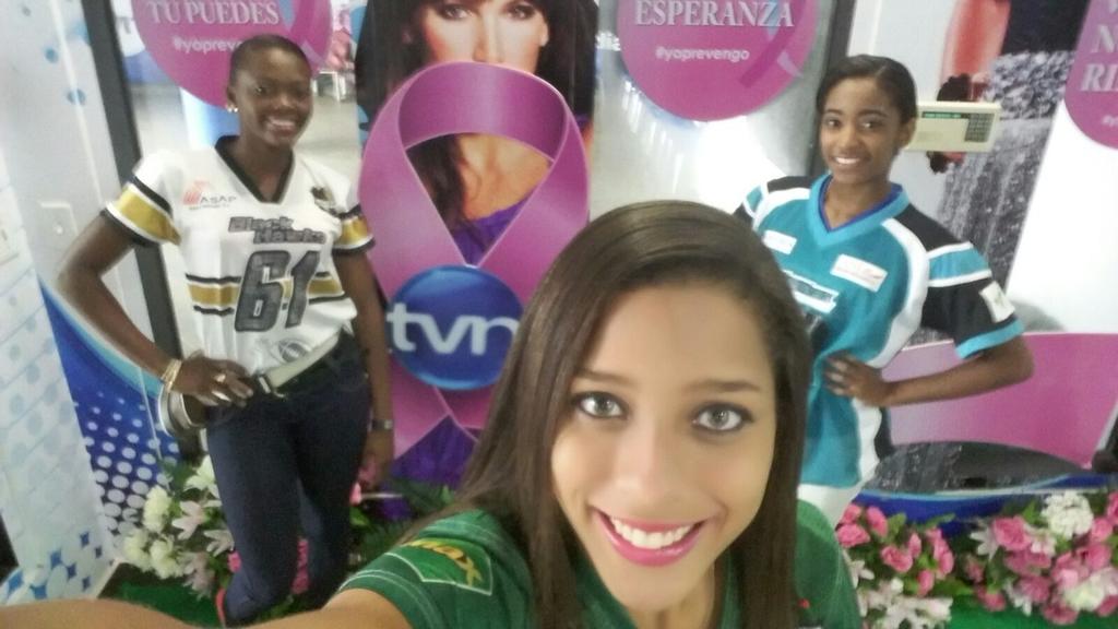 LIFFFpanama's tweet photo. Chicas de seleccional de flag de panama previa a la entrevista en @tvnpanama @Affpanama @TheFieldpty @IdayVuelta154 https://t.co/uJ4xsyDntt