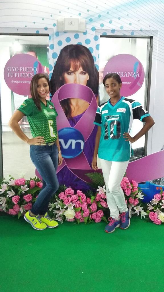 LIFFFpanama's tweet photo. Chicas de seleccional de flag de panama previa a la entrevista en @tvnpanama @Affpanama @TheFieldpty @IdayVuelta154 https://t.co/uJ4xsyDntt
