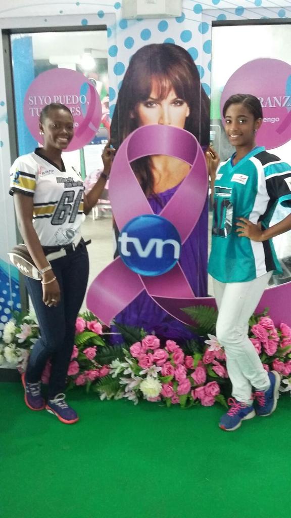 Chicas de seleccional de flag de panama previa a la entrevista en <a href="/tvnpanama/">TVN Panamá</a> <a href="/Affpanama/">AFFP</a> @TheFieldpty <a href="/IdayVuelta154/">Ida y Vuelta, Podcast Show</a>