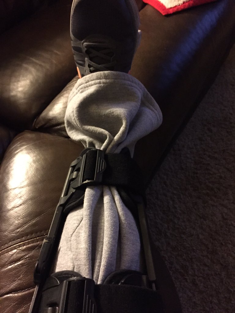 MadelynTowne's tweet photo. Reasons why I never wear sweatpants. #BraceProbs https://t.co/AQTgrha2XQ